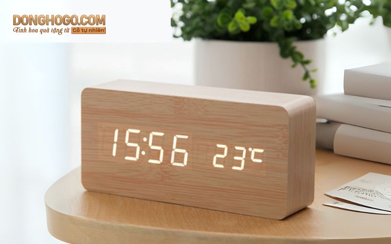 Đồng hồ gỗ LED