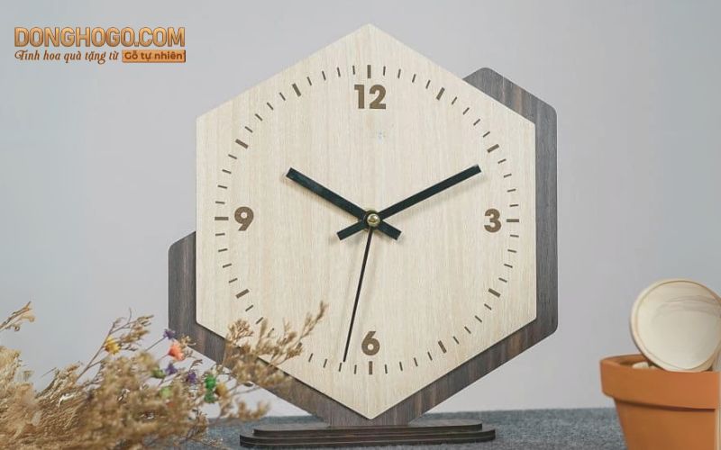 Tại sao nên chọn đồng hồ gỗ để bàn làm quà tặng?