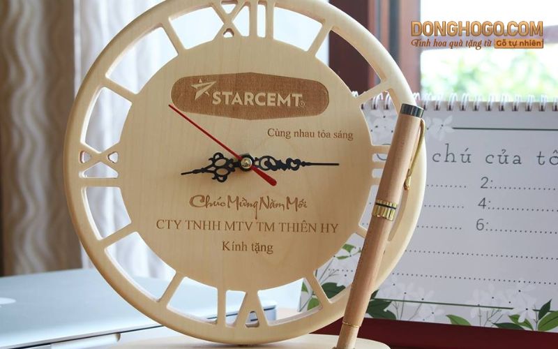 Tại sao nên chọn đồng hồ gỗ tròn làm quà tặng?